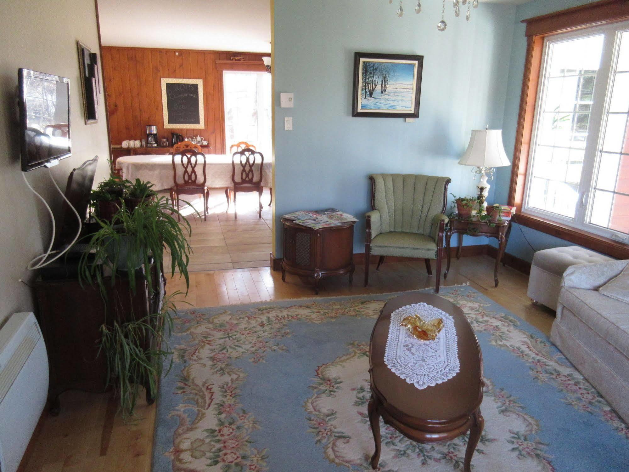 Venise-en-Québec Gite La Maison Du Jardinier מראה חיצוני תמונה